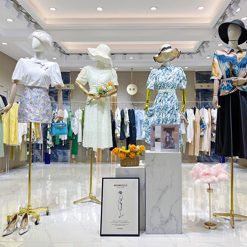 商场少女品牌女装