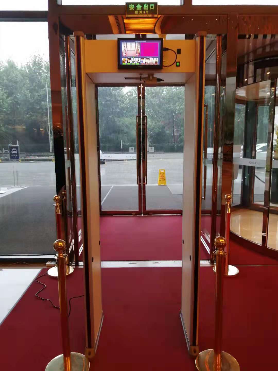 卡博斯供应医院学校酒店热成像测温安检门 通过式红外测温探测门