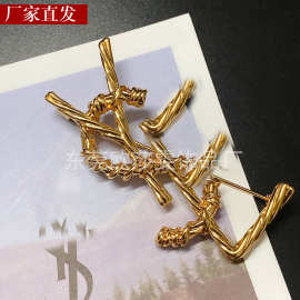 金色字母胸针高档女镀真金锆石胸花西装领针百搭配饰徽章别针批发