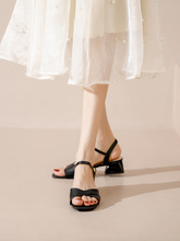 法式方头凉鞋女款夏季2024年新款中跟粗跟罗马一字带软底高跟鞋子