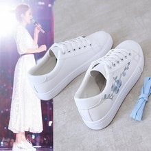 小白鞋女2021春秋新款时尚平底板鞋学生透气女鞋网红单鞋休闲白鞋