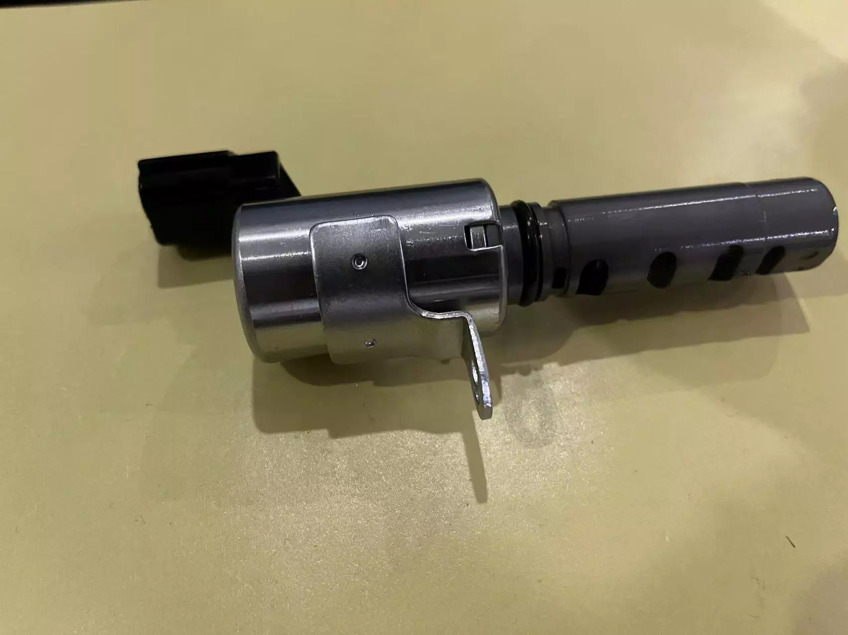 适用于三菱蓝色vvt电磁阀 机油控制阀1028a021 汽车零配件-阿里巴巴