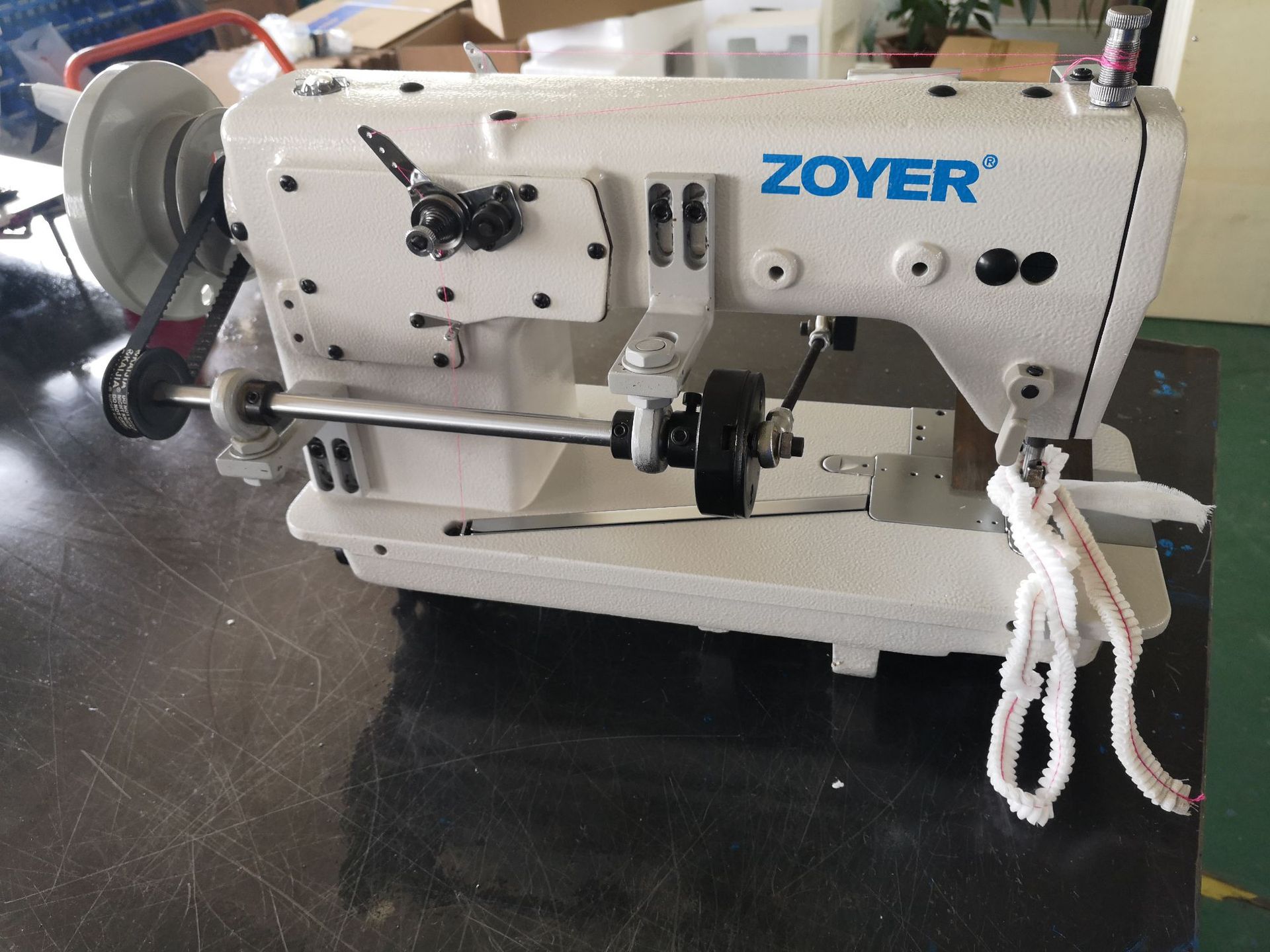 厂家供应 zy3800-3w 佐屹高速自动供油三针链式平缝机 平车缝纫机