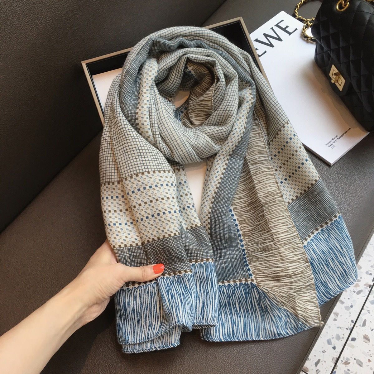 小灰鸽子围巾女夏季新款防晒大方巾出游拍照丝巾空调房外搭披肩女