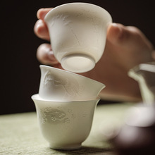 德化白瓷品茗杯象牙白茶杯手工浮雕松竹梅品茗杯功夫茶具杯子