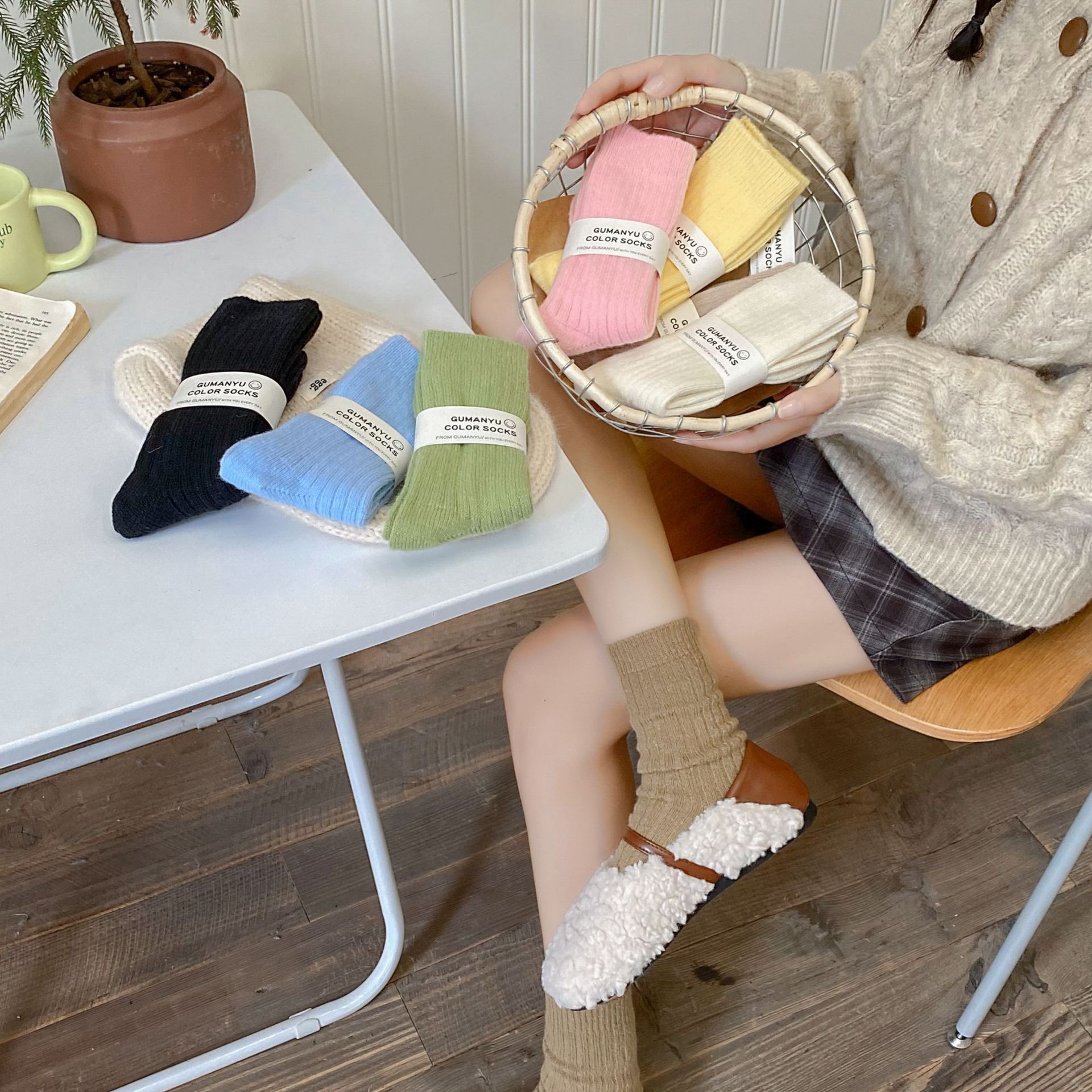 羊绒袜子女中筒袜ins潮纯色秋冬季加厚加绒保暖羊毛堆堆长筒长袜