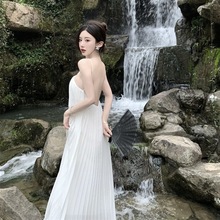 2023夏季超仙海边雪纺度假白色百褶性感显瘦露背仙女吊带连衣裙
