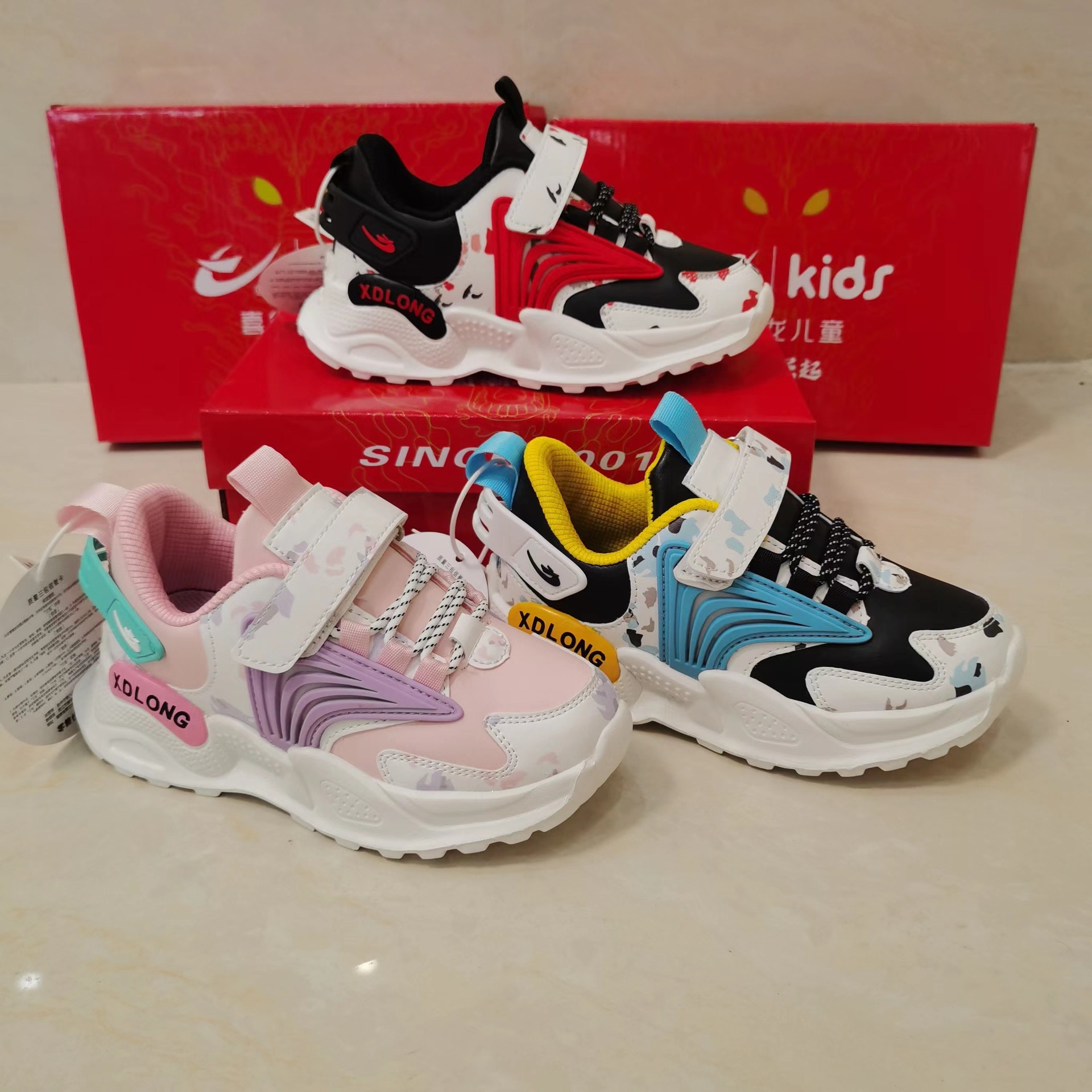 儿童鞋子批发的工厂直销品牌童鞋尾货秋季上新防水皮面儿童运动鞋