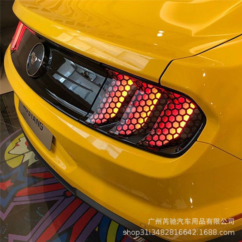 适应于15-20款福特野马尾灯贴纸mustang专用丝袜蜂窝状尾灯贴膜纸