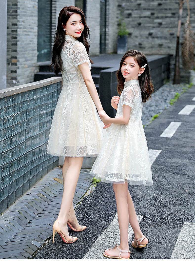 2021夏季时尚韩版亲子装气质收腰显瘦蕾丝纯色潮流连衣裙母女装