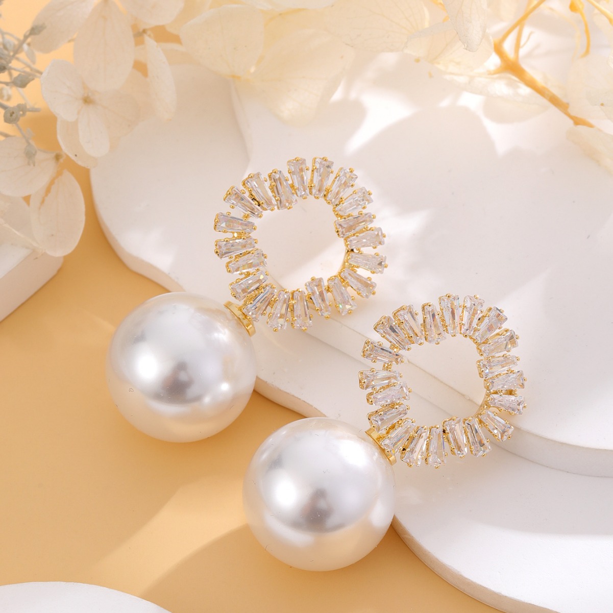 轻奢高级感镂空镶钻珍珠耳环女新款潮百搭奢华耳钉耳饰爆款-阿里巴巴