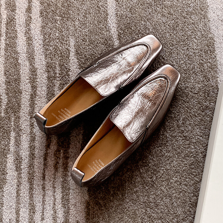上镜自拍!软糯!金属银灰色摔纹牛皮单鞋平底方头皮鞋女-阿里巴巴