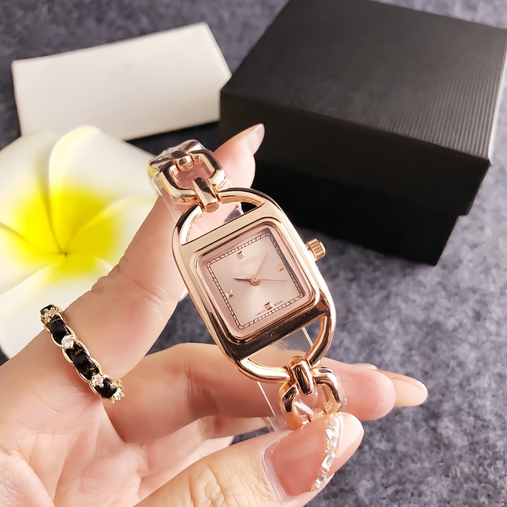 名媛网红手表创意小方盘女士小众合金手链防水石英手表长方形女表