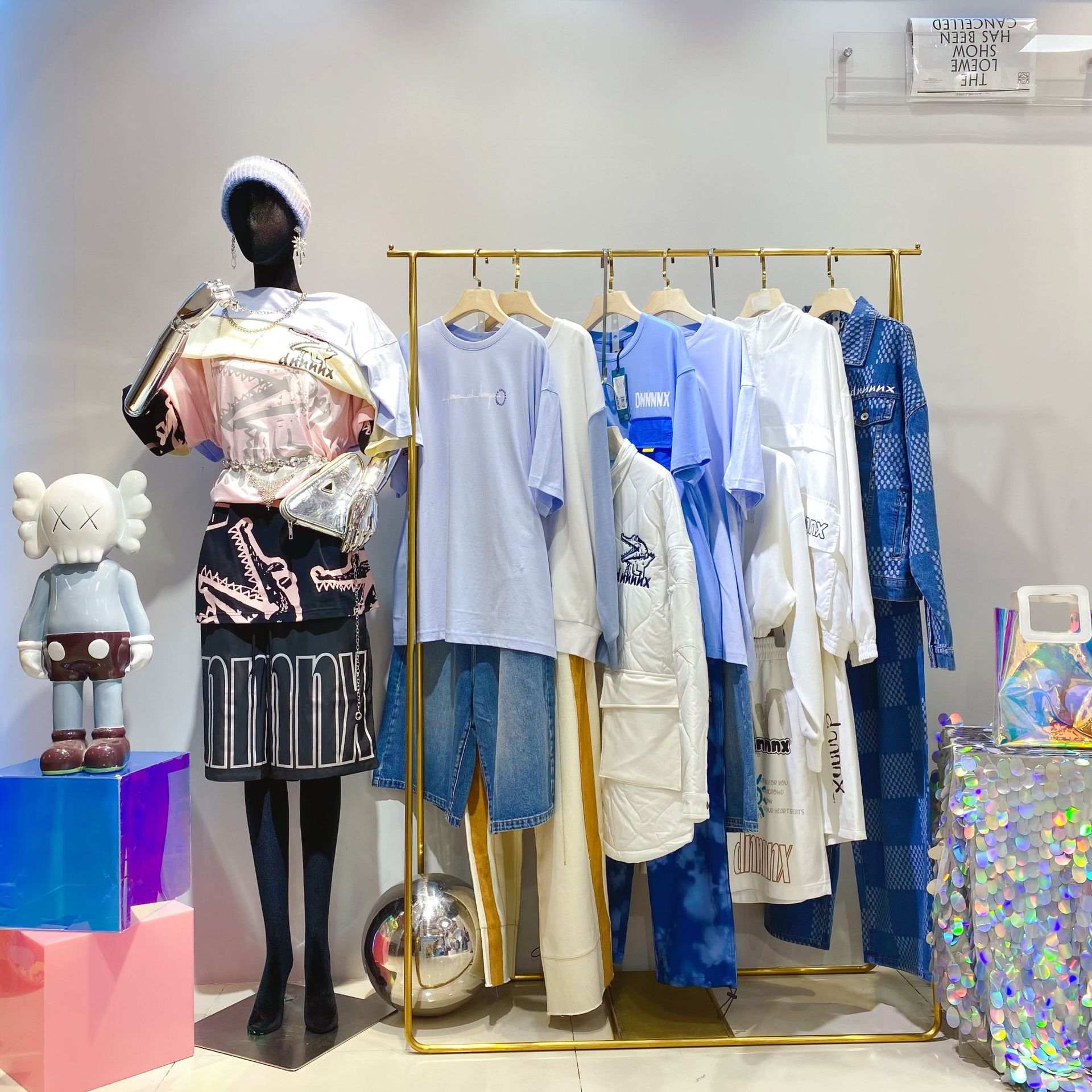 品牌服饰女装尾货批发剪标撤柜清仓十三行直播服装上衣一手货源