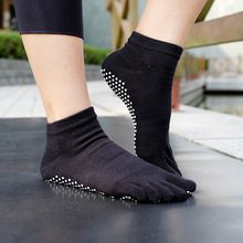 瑜伽袜分趾短袜 专业女瑜伽运动棉袜子  PVC胶防滑瑜伽运动袜现货