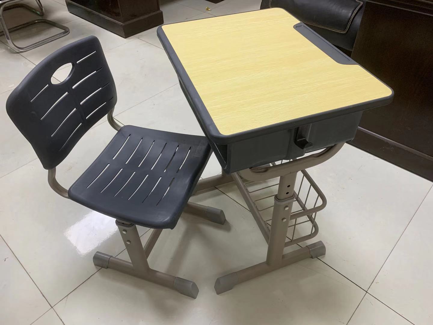 手摇升降学生课桌椅厂家直销学校家用单人学校培训辅导班学习桌