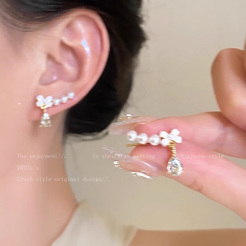 Korean Style Simple Pearl Stud Earrings for Women Ins Style Elegant High Sense Niche Earrings 2024 New Earrings Wholesale