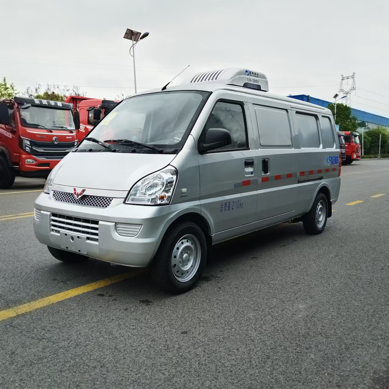 五菱荣光冷藏车蔬果海鲜猪肉冷藏车面包式蓝牌冷藏车