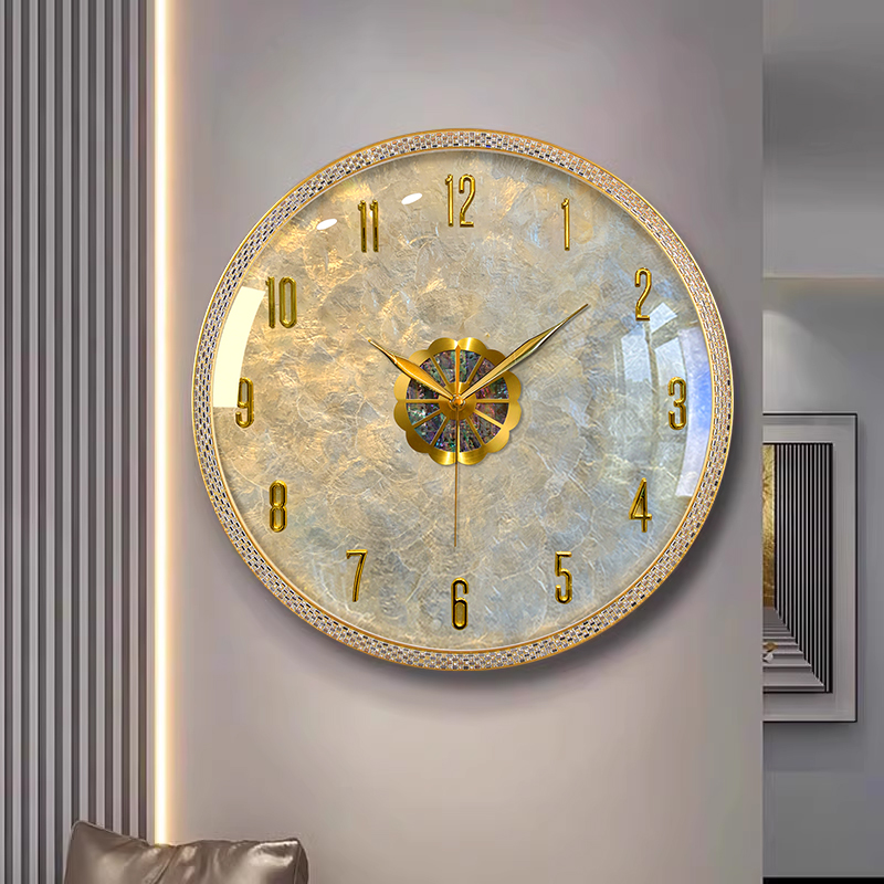 38n轻奢贝壳挂钟2024新款挂表客厅家用钟表现代简约网红大气挂墙