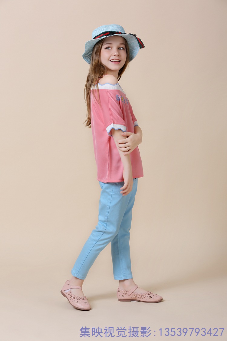 外国小女孩模特服装拍摄服务童装拼拍寄拍静物平铺挂拍3d摄影图片