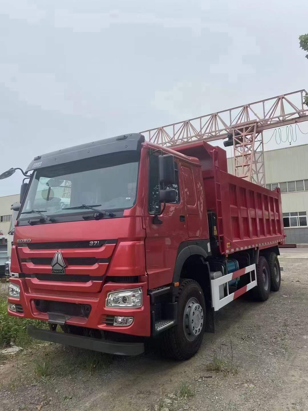 重汽豪沃371马力5.8米后八轮翻斗车出口车