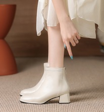 靴子女2024新款粗跟马丁靴法式切尔西踝靴高跟小香风白色瘦瘦短靴