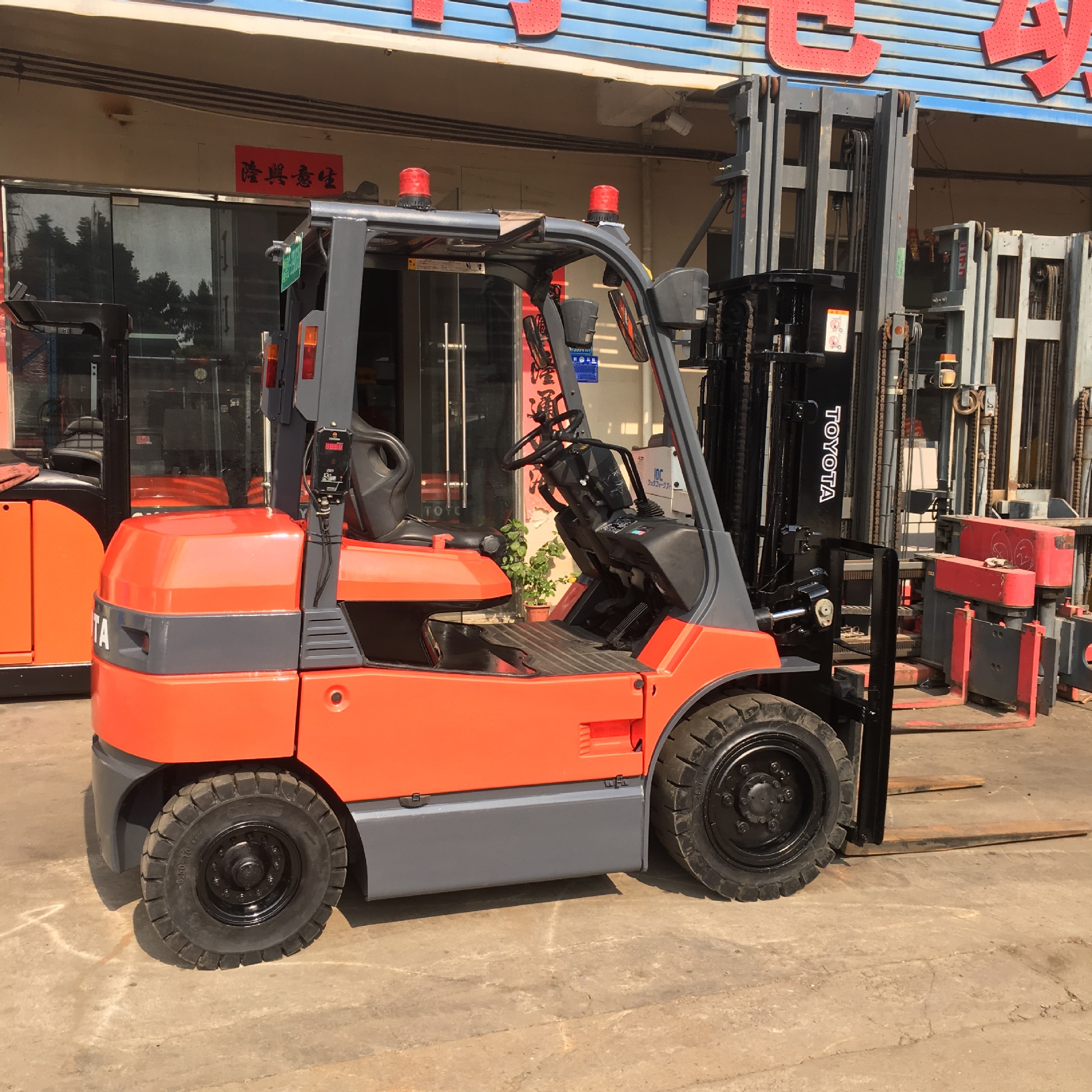 5吨丰田电动叉车 丰田电动叉车 丰田电瓶叉车 叉车出租