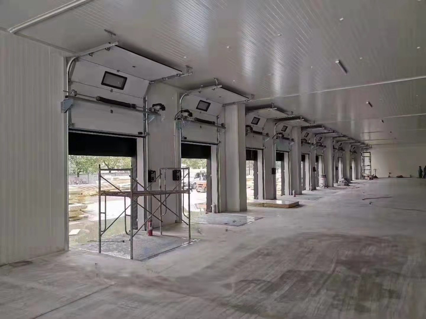 硬质铝合金快速工业门电动快速工业门厂用工业垂直提升门工业硬快