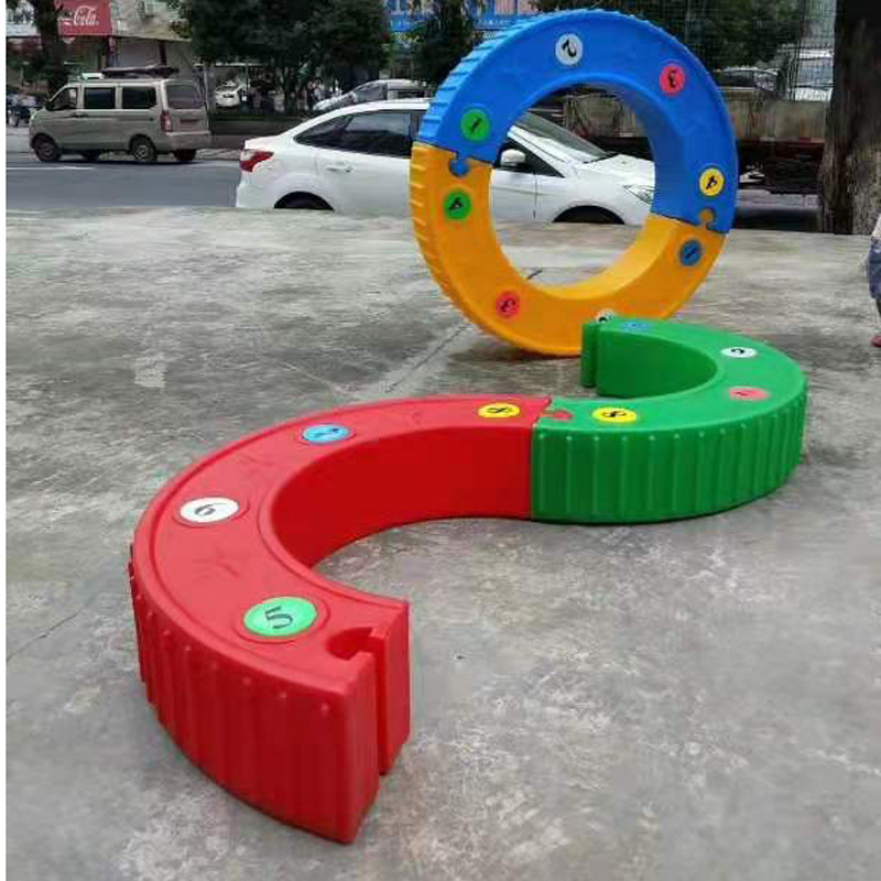 感统训练器材幼儿园队到钻圏玩具儿童大滚圈五角星滚圈塑料平衡木