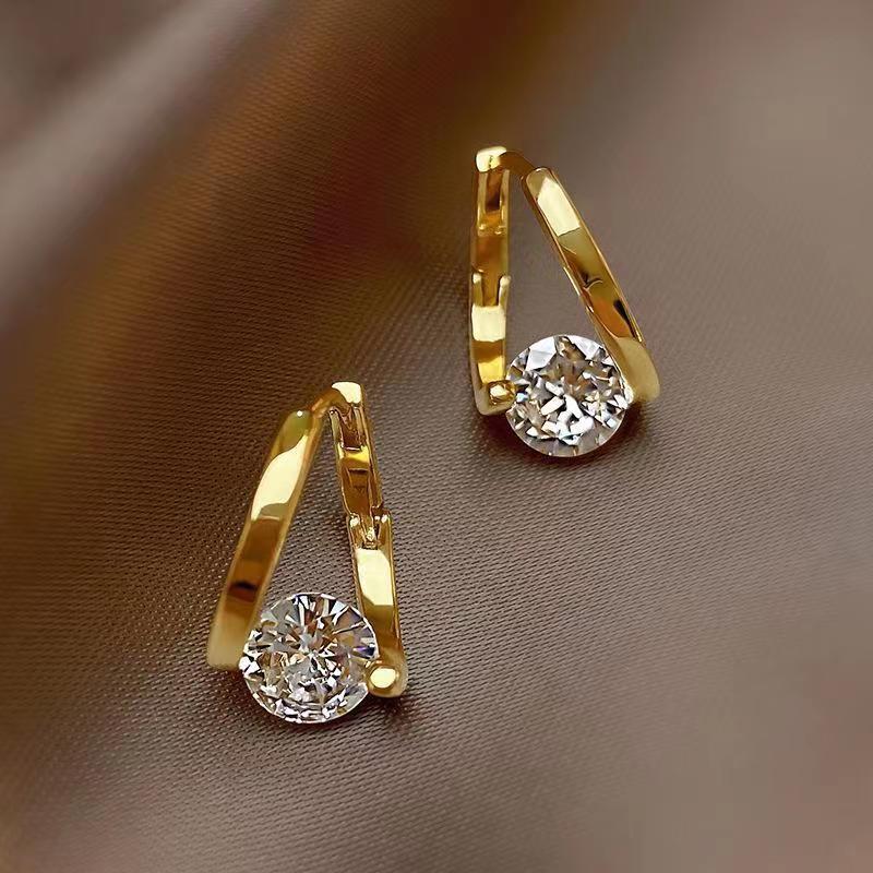 2024 new online influencer earrings french style design super flash exquisite and versatile micro inlaid zircon round ear clip women‘s compact