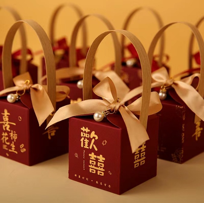 结婚喜糖盒子2024新款订婚礼盒空盒高级糖果包装伴娘伴手礼手提袋