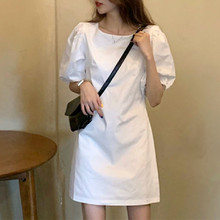 白色连衣裙女2022年夏季新款法式初恋气质设计感小众赫本风短裙子