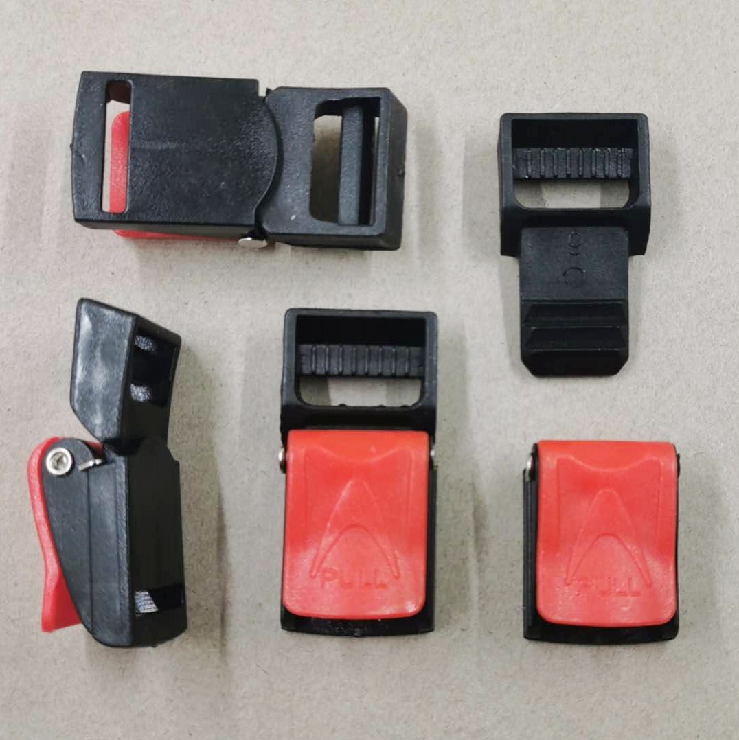 现货电动车摩托头盔插扣红黑三节扣箱包配件安全帽卡扣调节弹簧扣