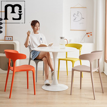 曼培塑料椅子靠背北欧简约餐桌椅加厚牛角椅成人家用餐椅洽谈书桌