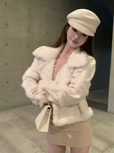 小香风白色灯芯绒短外套女秋冬季宽松保暖短款设计感羊羔毛绒上衣