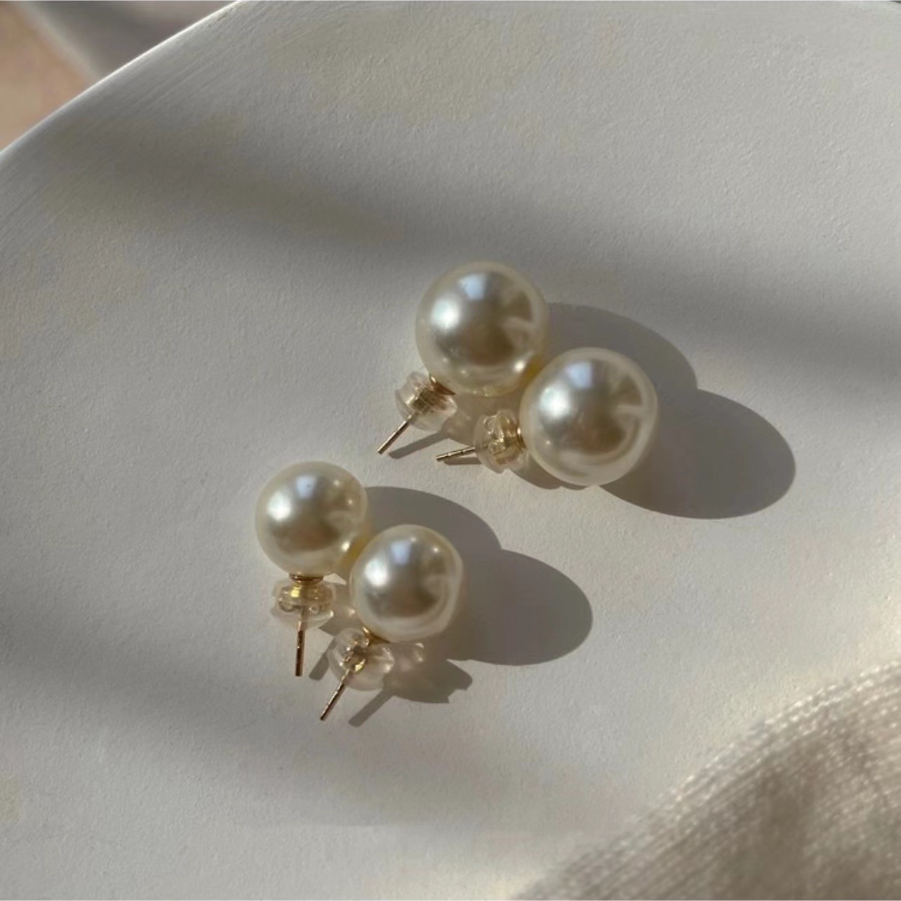 Popular Large Perfect Circle Strong Light Pearl Stud Earrings Fever Vintage 14K Gilded Shijia Pearl Earring Ear Clip Women