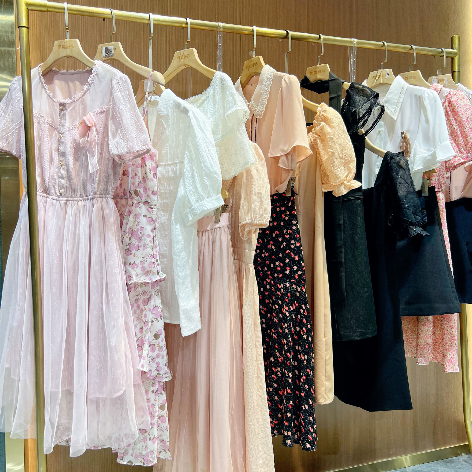 雅莹专柜连衣裙衬衫春夏品牌折扣女装档口撤柜大牌直播货源走份