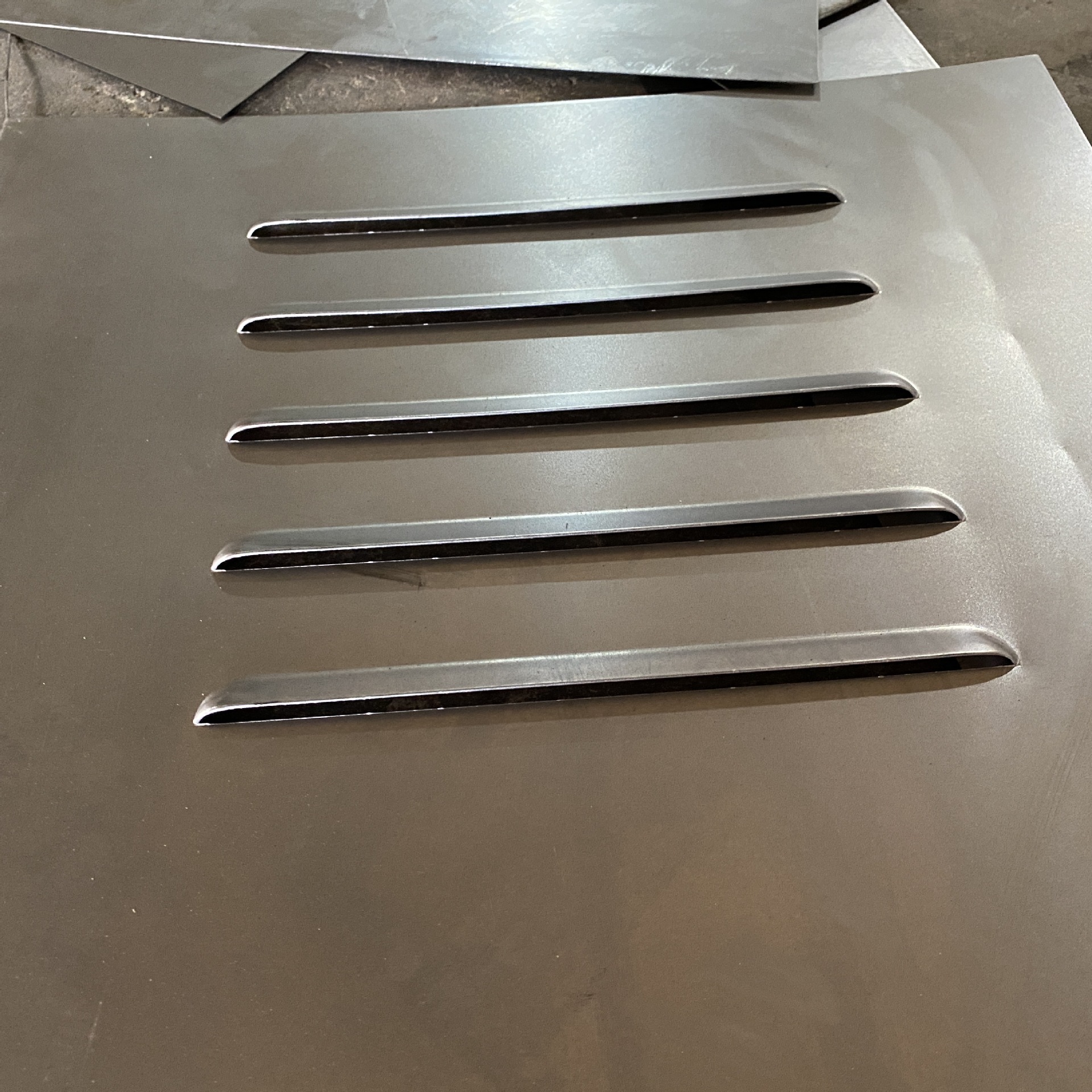 百叶孔冲孔板吸音冲孔板设备机箱散热板排气通风百叶窗厂家直发