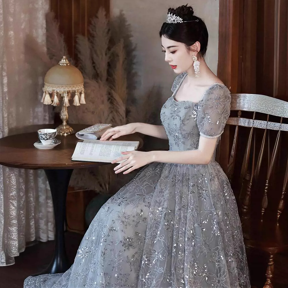 宴会晚礼服女高级感高端轻奢小众生日成人在逃公主法式婚纱敬酒服