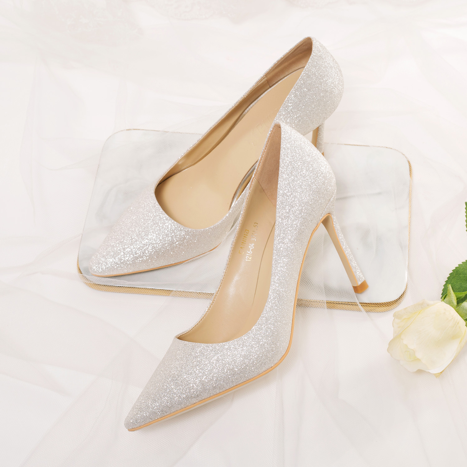 主婚鞋女2021新款新娘水晶鞋礼服银色高跟鞋浅色拍婚纱照用的鞋子