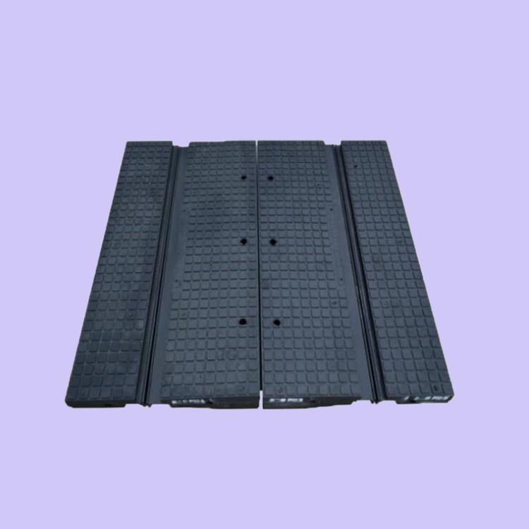 天然橡胶道口板 平交道口橡胶板 铁路p50道口板