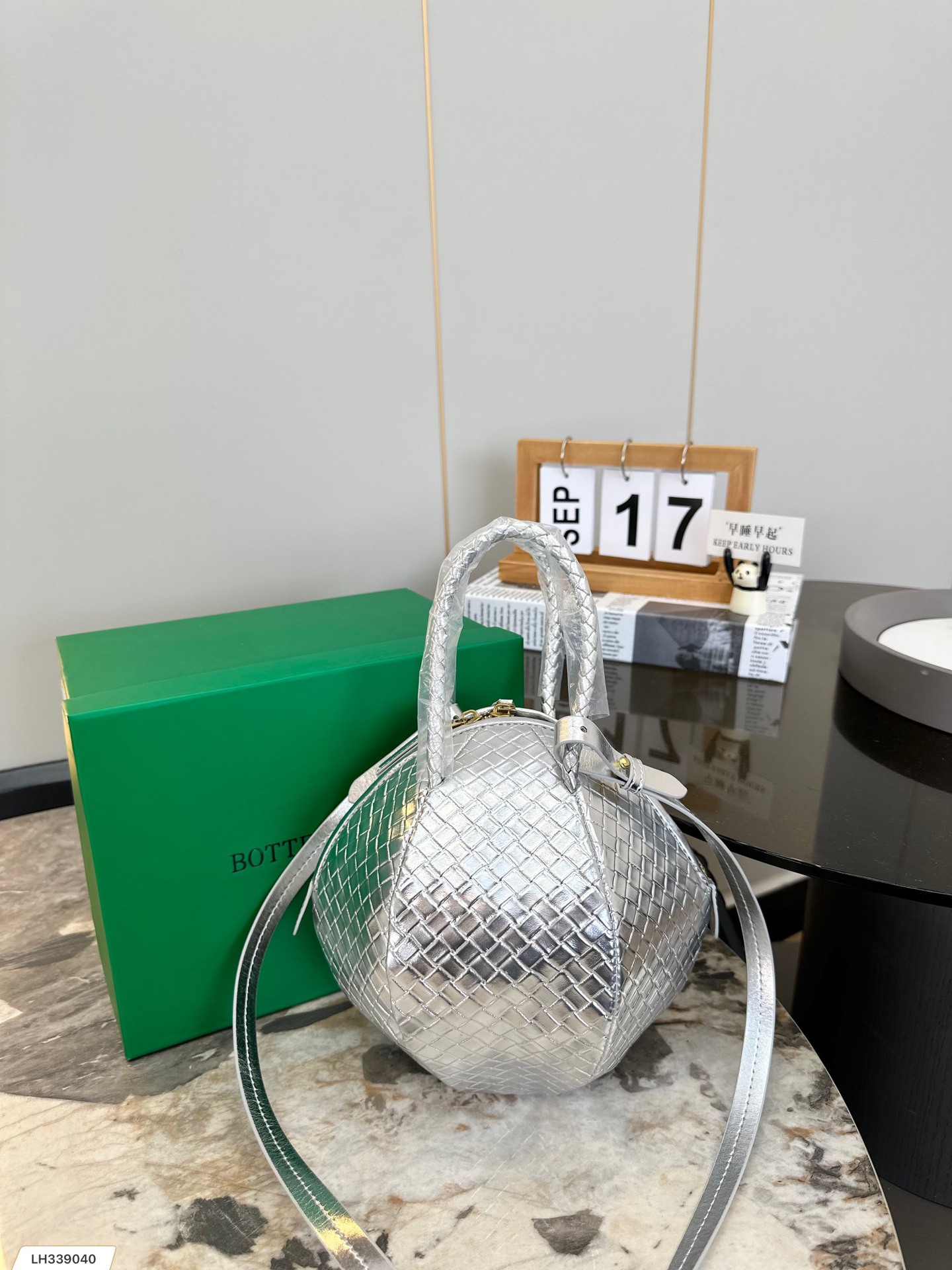 新款编织bv菜篮子包pu球型手提包拍照搭配度假沙滩包大容量购物