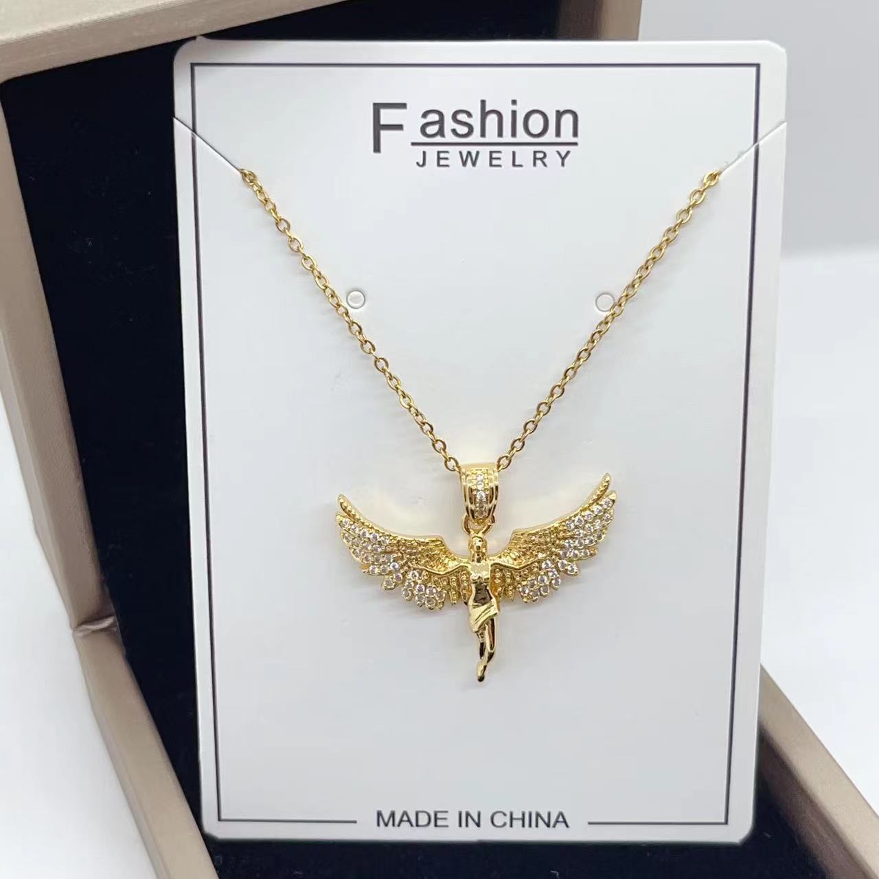 Micro-Inlaid Copper Zircon Titanium Steel Chain Personality Fashion Minority Design Flying Bird Necklace Electroplated 18K Accessories Wholesale