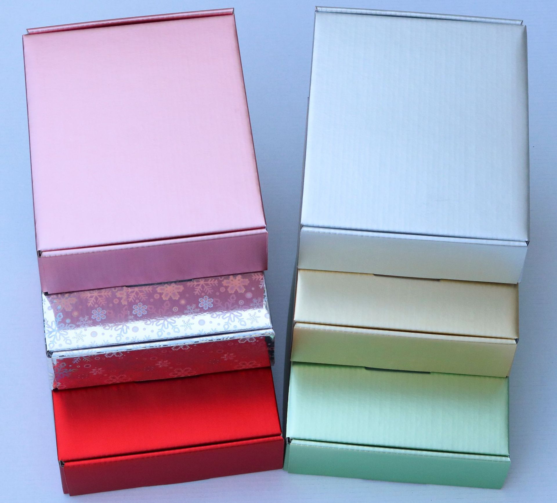 金属亮膜彩色批发瓦楞纸女衣服西装打包快递包装盒现货飞机盒定制