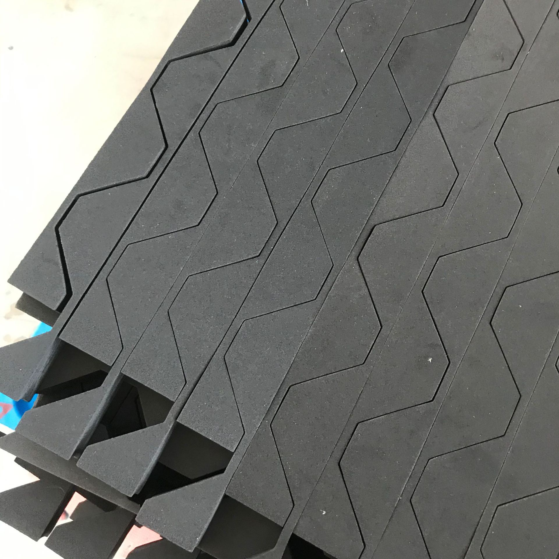 屋面瓦边防水防风泡沫堵头 750型彩钢瓦密封用腾空条堵头