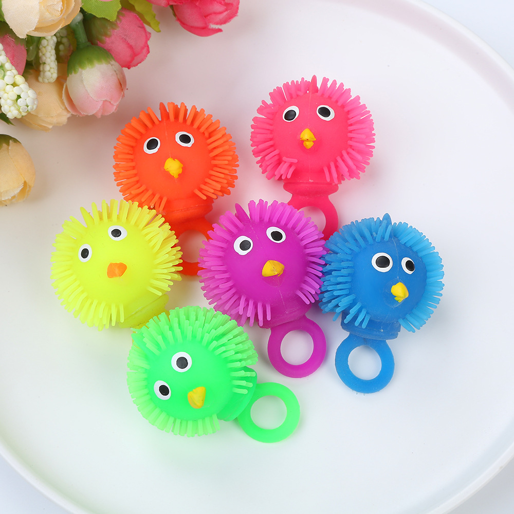 最新夜市摆摊玩具tpr材质带灯指套小鸡鸭热销地摊货源抖音同爆款