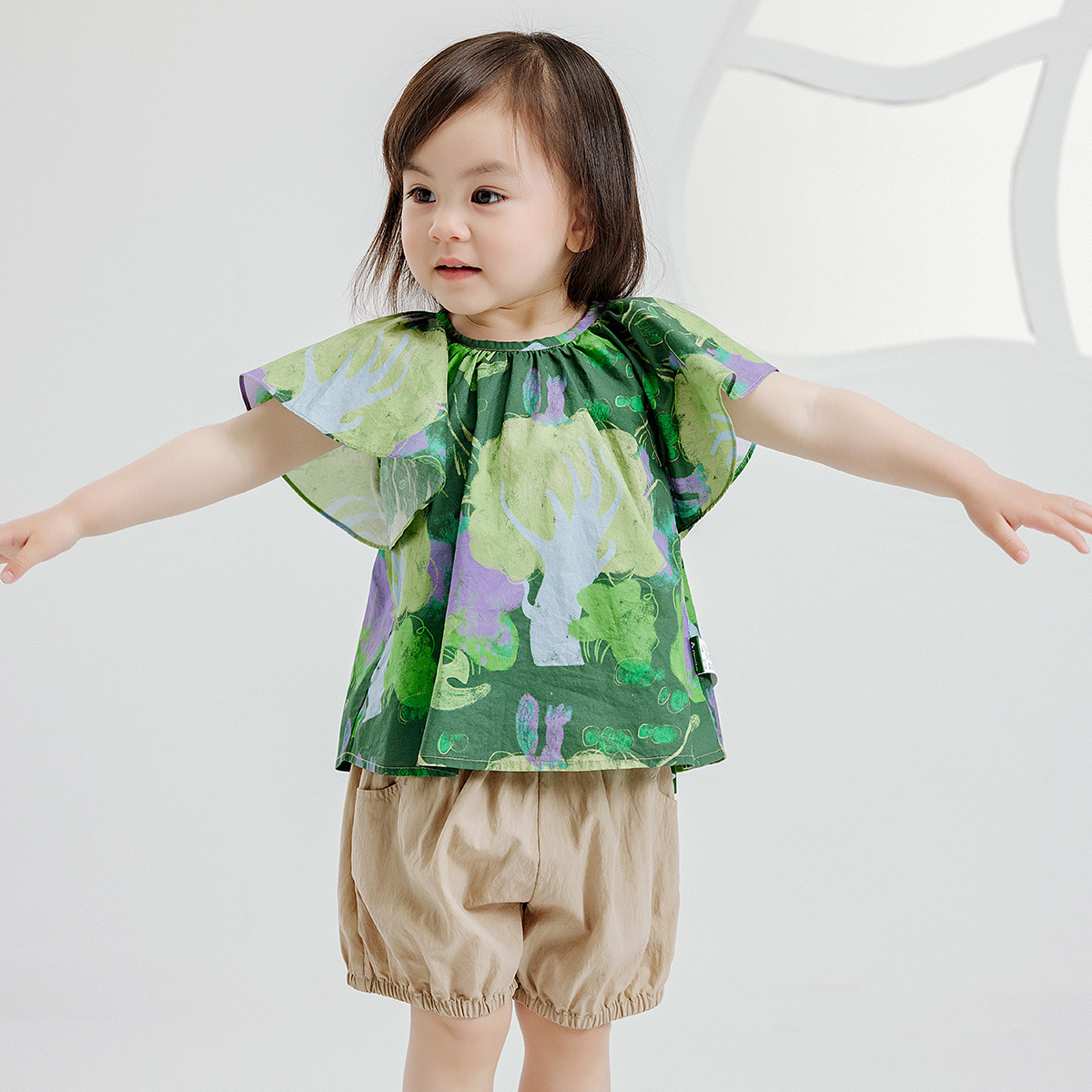 阿米拉童装2024夏季新款女童套装波浪袖满印宽松t恤束腿短裤套装