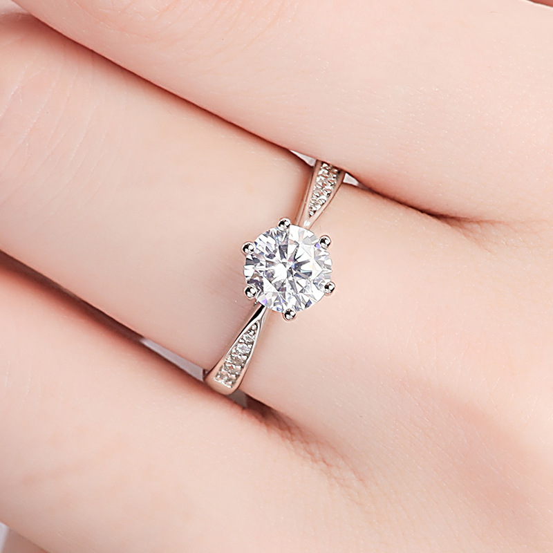 莫桑石钻戒pt950情侣对戒铂金男女1克拉求婚结婚戒指礼物18k白金