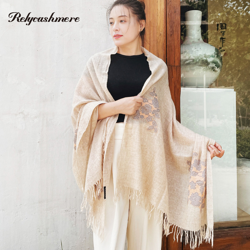 秋冬季新款刺绣百搭羊绒大披肩外搭送礼围巾-阿里巴巴