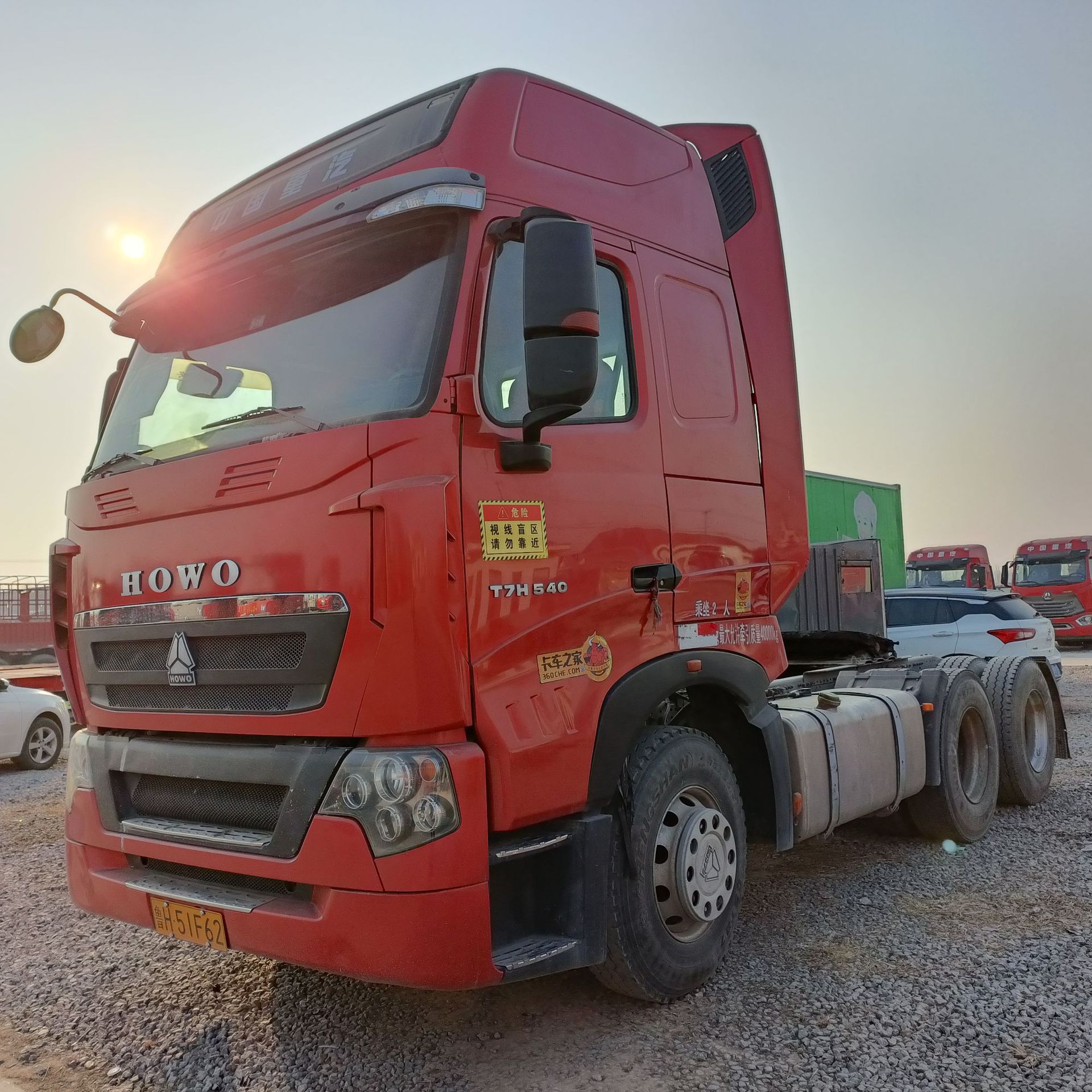 重汽豪沃牵引车出口销售 二手牵引拖车头 货物运输牵引半挂车